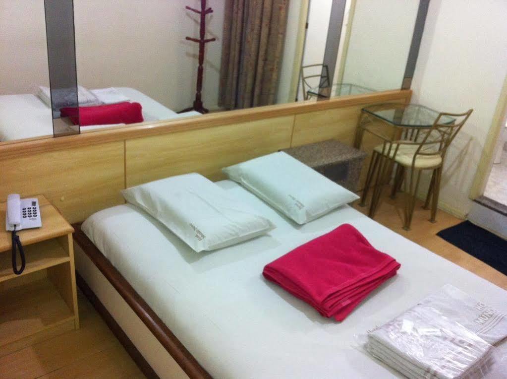 Oyo Girassol Carioca Hotel Рио де Жанейро Екстериор снимка